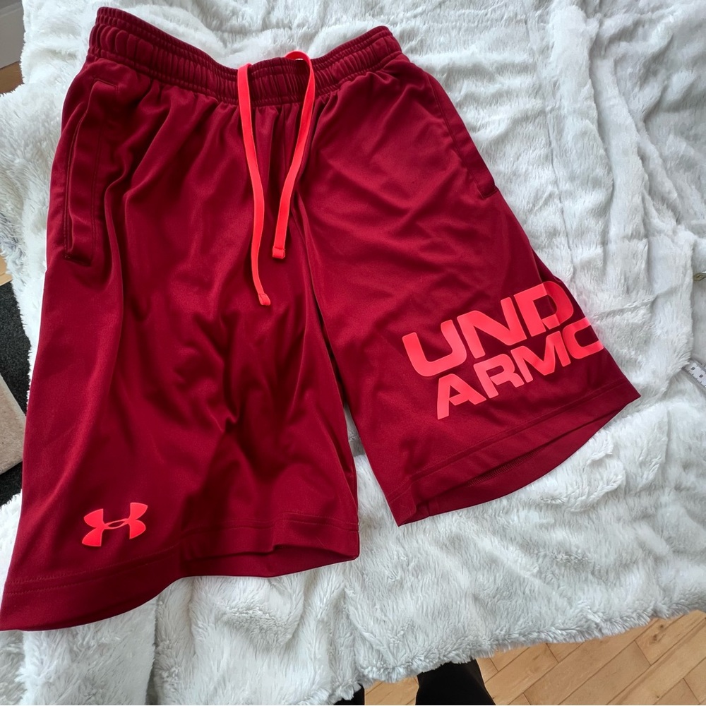 Under Armour Men's Red Shorts Size S Great New/Used Condition